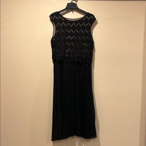 Reba Formal Black Lace Bodice and Pleated Skirt Midi Dress Size Large